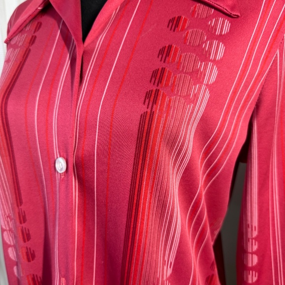 Vintage 70s top, raspberry red, white abstract stripes, long sleeves, 8/10 (M) - Picture 3 of 10